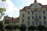 Generální rekonstrukce historické fasády budovy Základní školy, Lyčkovo nám. 460, Praha 8
